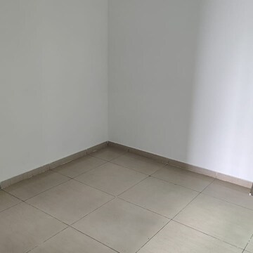 Room in 2.5 BHK Apartment at Homes 121, Sector 121 – for Sale