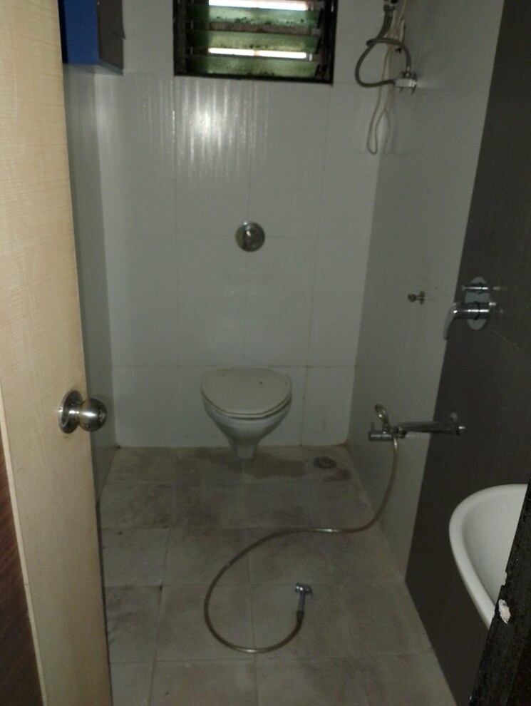 Bathroom, tirupati-icon 2 Bedroom 980 Sq.Ft. Apartment In Kamothe Navi Mumbai 9163116