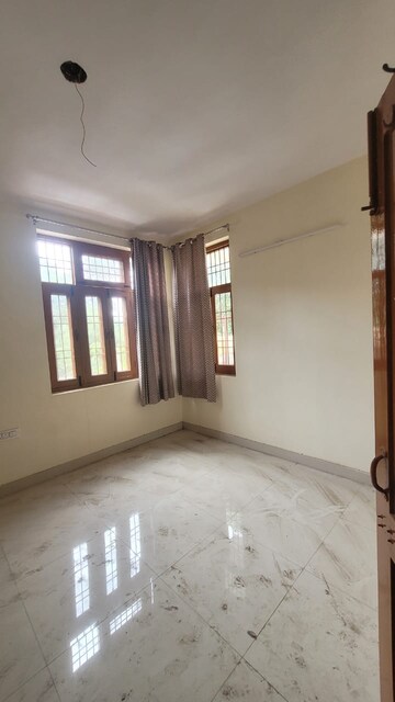 Room in 3 BHK Apartment at Gtb Enclave – for Rent
