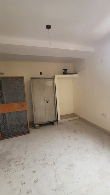Room in 3 BHK Apartment at Gtb Enclave – for Rent
