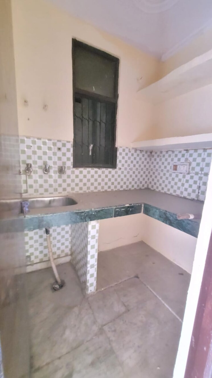 Kitchen, gtb enclave 3 Bedroom 900 Sq.Ft. Apartment In Gtb Enclave Delhi 9163122