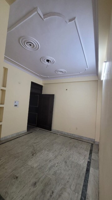Room in 3 BHK Apartment at Gtb Enclave – for Rent