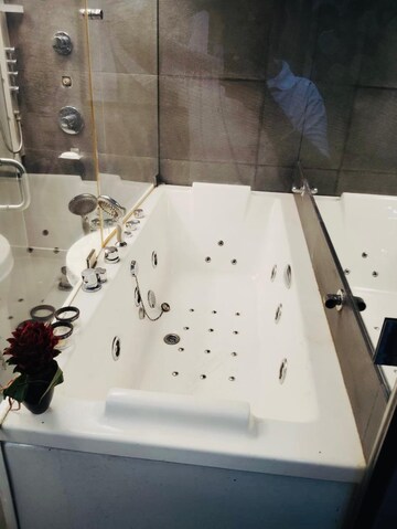 Attached Bathroom in 4 BHK Apartment at Juhu – for Rent