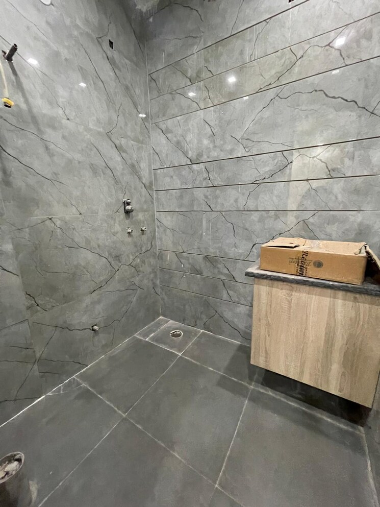 Bathroom, sector 21c 4 Bedroom 3150 Sq.Ft. Builder Floor In Sector 21c Faridabad 9163312