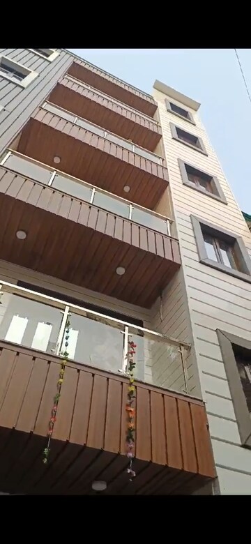 2 BHK Builder Floor For Sale in Rohini Sector 3