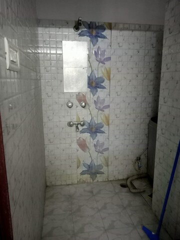 Attached Bathroom in 2 BHK Builder Floor at Lajpat Nagar I – for Rent