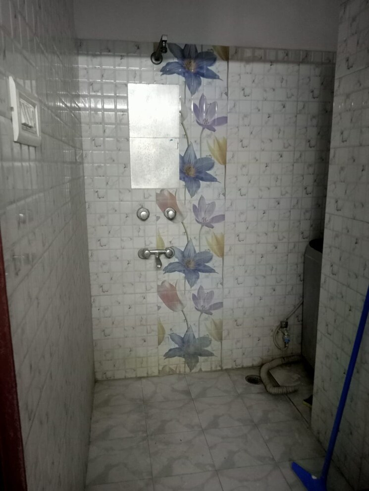 Attached Bathroom, lajpat nagar i 2 Bedroom 900 Sq.Ft. Builder Floor In Lajpat Nagar I Delhi 9163340