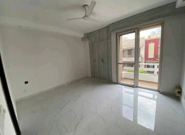 Room in 3 BHK Builder Floor at Saket – for Rent