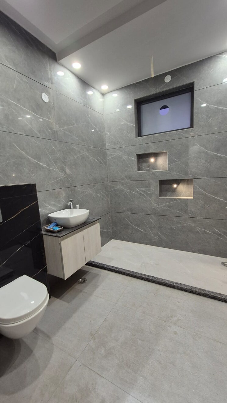 Bathroom, sector 21c 4 Bedroom 4500 Sq.Ft. Builder Floor In Sector 21c Faridabad 9163355
