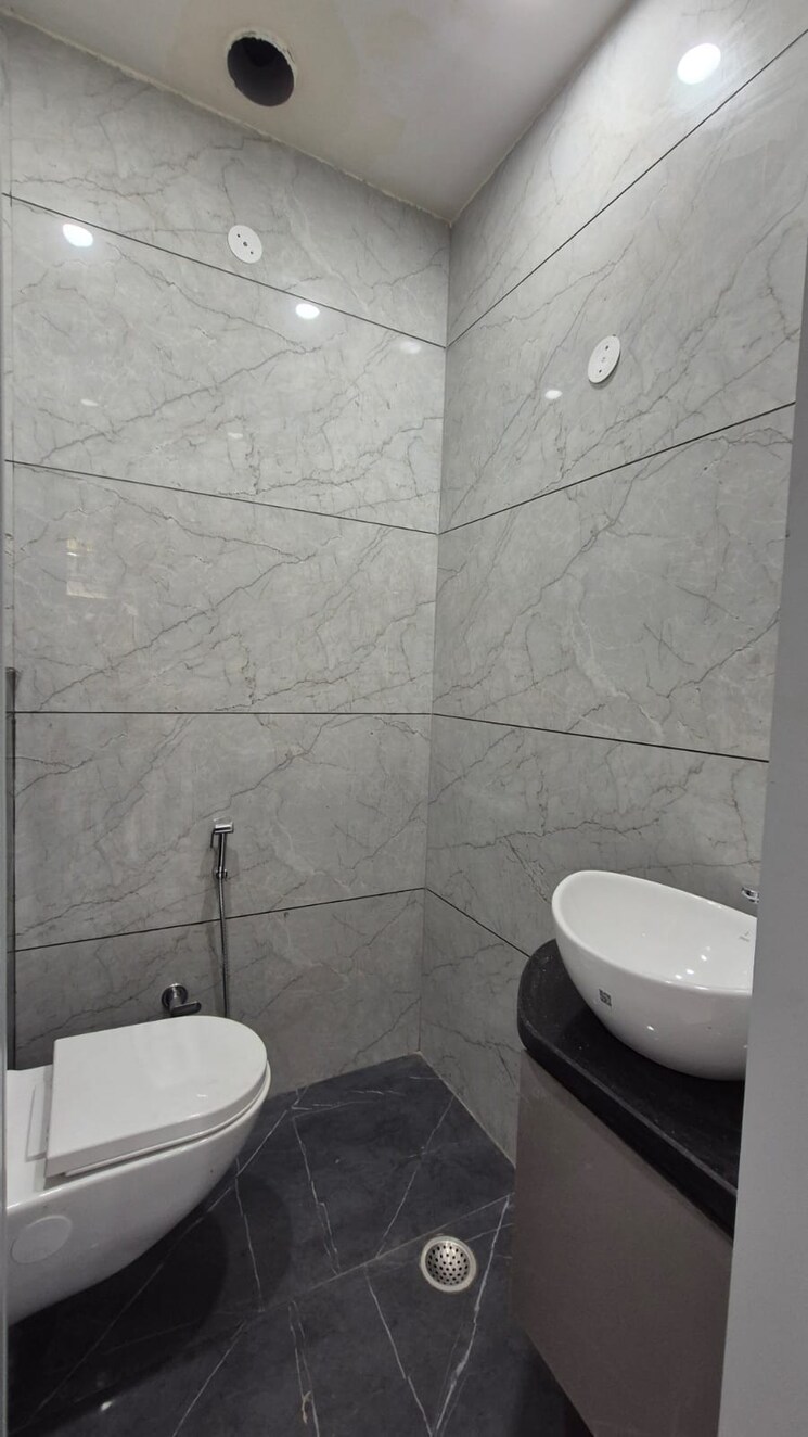 Bathroom, sector 21c 4 Bedroom 4500 Sq.Ft. Builder Floor In Sector 21c Faridabad 9163355