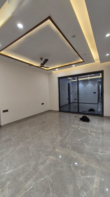 Room in 4 BHK Builder Floor at Sector 21c – for Sale