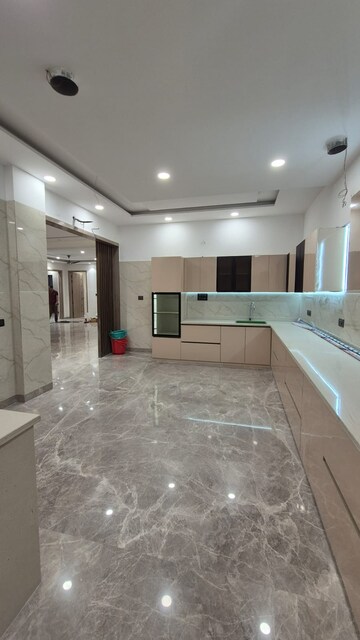 Room in 4 BHK Builder Floor at Sector 21c – for Sale
