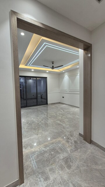 Room in 4 BHK Builder Floor at Sector 21c – for Sale
