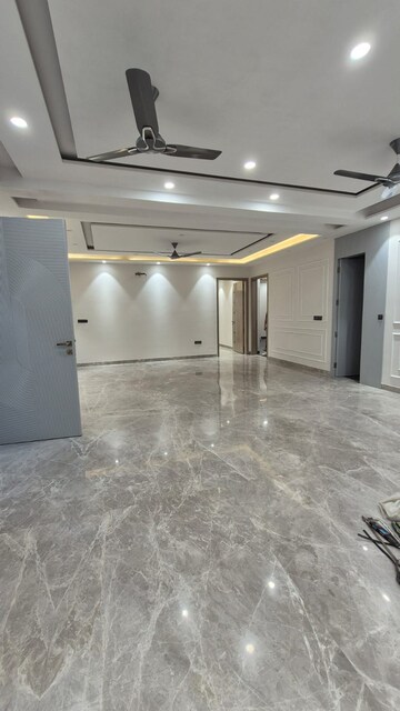 Room in 4 BHK Builder Floor at Sector 21c – for Sale