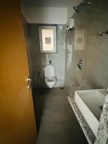 Furnished Amenities in 2 BHK Apartment at Vaibhavlaxmi Queens Avenue, Chembur – for Rent