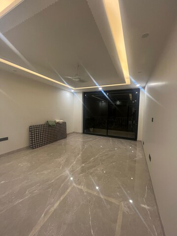 Furnished Amenities in 3 BHK Builder Floor at Sector 52 – for Rent