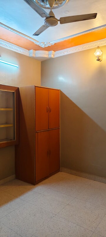 Room in 2 BHK Independent House at Gomti Nagar – for Rent