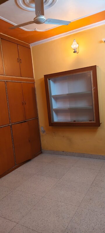 Room in 2 BHK Independent House at Gomti Nagar – for Rent
