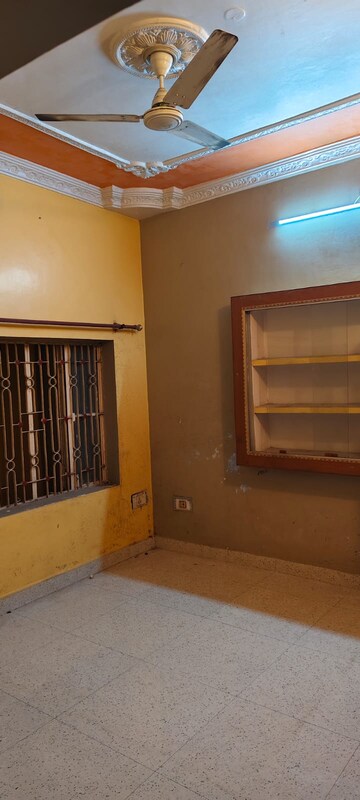 Room in 2 BHK Independent House at Gomti Nagar – for Rent