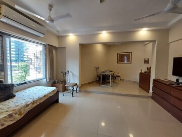 Room in 3 BHK Apartment at DLF Regency Park II, Sector 27 – for Sale