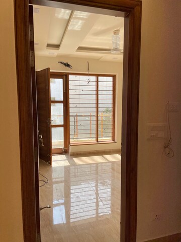Room in 4 BHK Builder Floor at BPTP Eden Estate, Sector 81 – for Sale