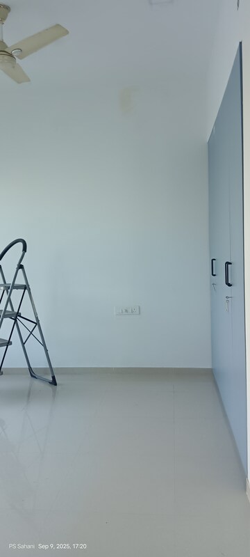 2 BHK Apartment For Rent in Kalpataru Immensa, Kolshet Road