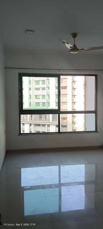 Room in 2 BHK Apartment at Kalpataru Immensa, Kolshet Road – for Rent