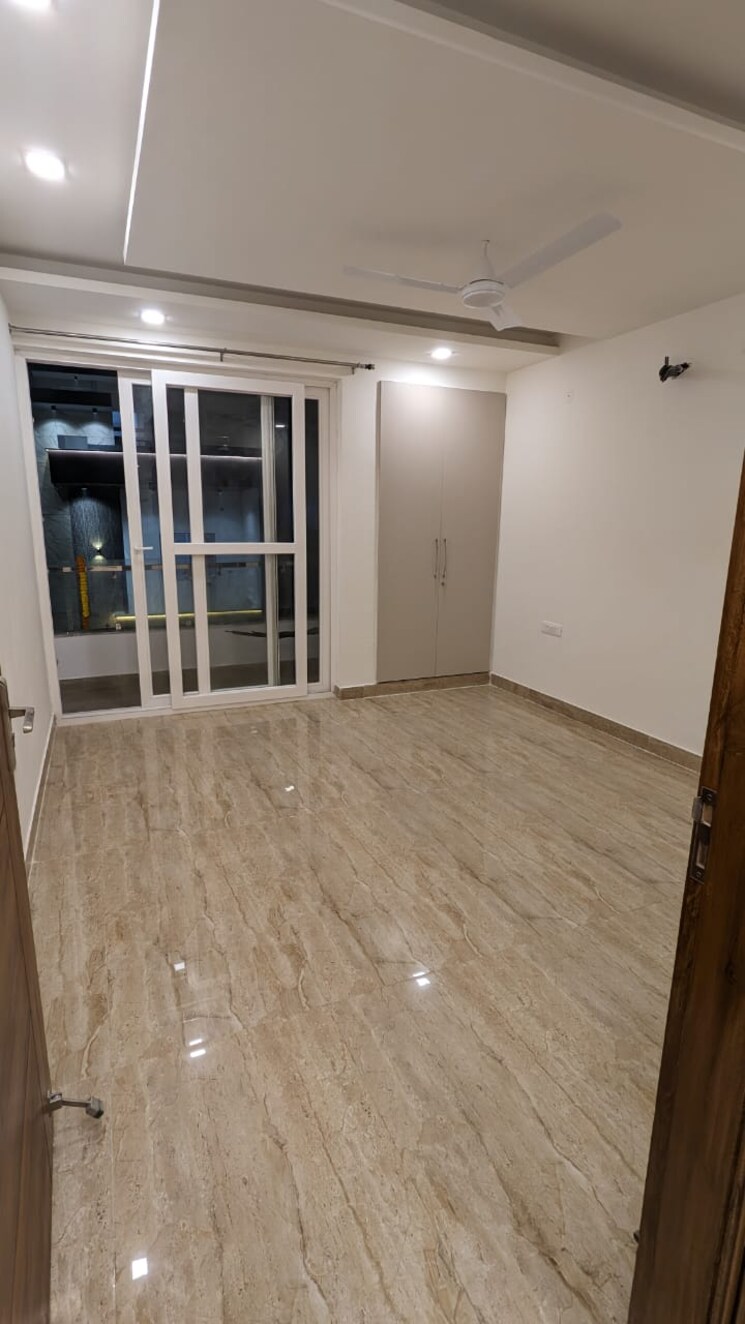 Room, bptp-eden-estate 4 Bedroom 275 Sq.Yd. Builder Floor In Sector 81 Faridabad 9163572