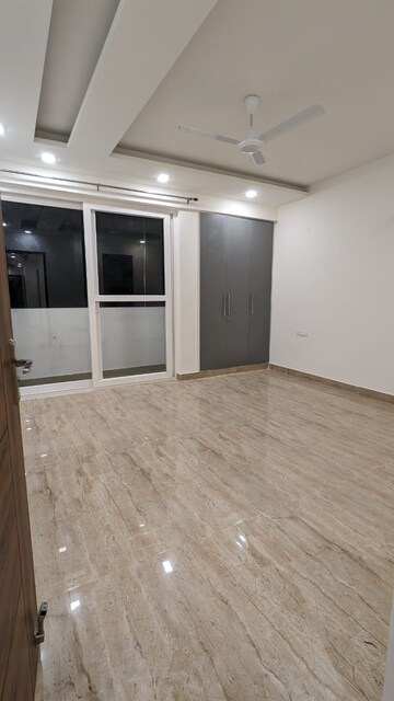 Room in 4 BHK Builder Floor at BPTP Eden Estate, Sector 81 – for Sale