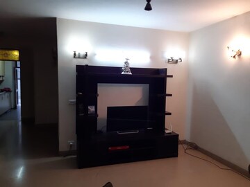 Room in 3 BHK Builder Floor at Dlf City Phase 3 – for Rent
