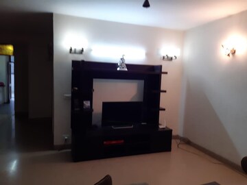Room in 3 BHK Builder Floor at Dlf City Phase 3 – for Rent