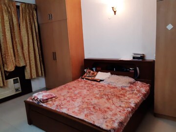 Bedroom in 3 BHK Builder Floor at Dlf City Phase 3 – for Rent