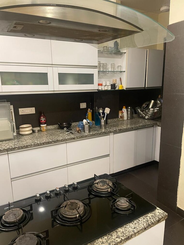 Kitchen, dlf phase ii 3 Bedroom 300 Sq.Yd. Builder Floor In Dlf Phase ii Gurgaon 9163604