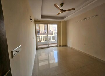 Room in 3 BHK Builder Floor at Huda CGHS, Sector 56 – for Rent