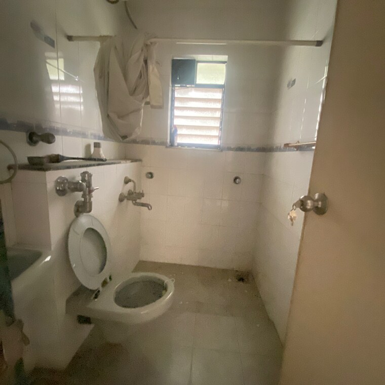 Bathroom, gulmohar-park-aundh 4 Bedroom 2100 Sq.Ft. Apartment In Aundh Pune 9163647