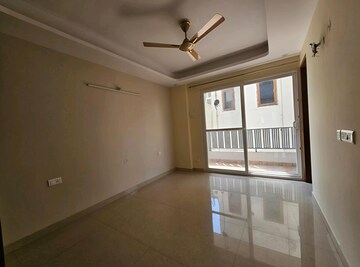 Room in 3 BHK Apartment at Emaar Emerald Estate, Sector 65 – for Rent