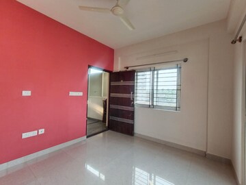 Room in 1 BHK Builder Floor at Singasandra – for Rent