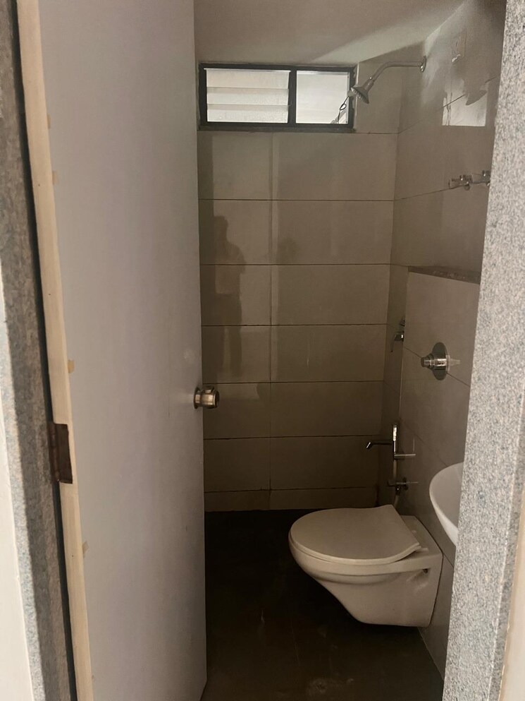 Bathroom, thaltej shilaj road Commercial Office Space 600 Sq.Ft. In Thaltej Shilaj Road Ahmedabad 9163695