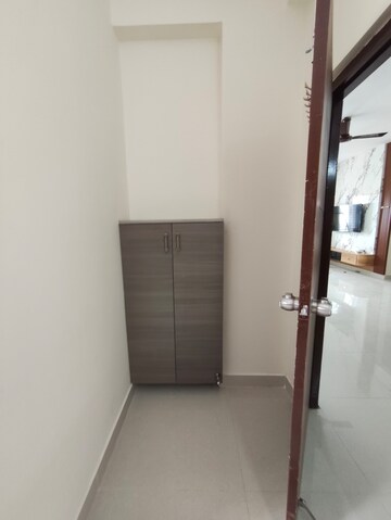 Room in 2 BHK Builder Floor at Hi Tech City – for Rent