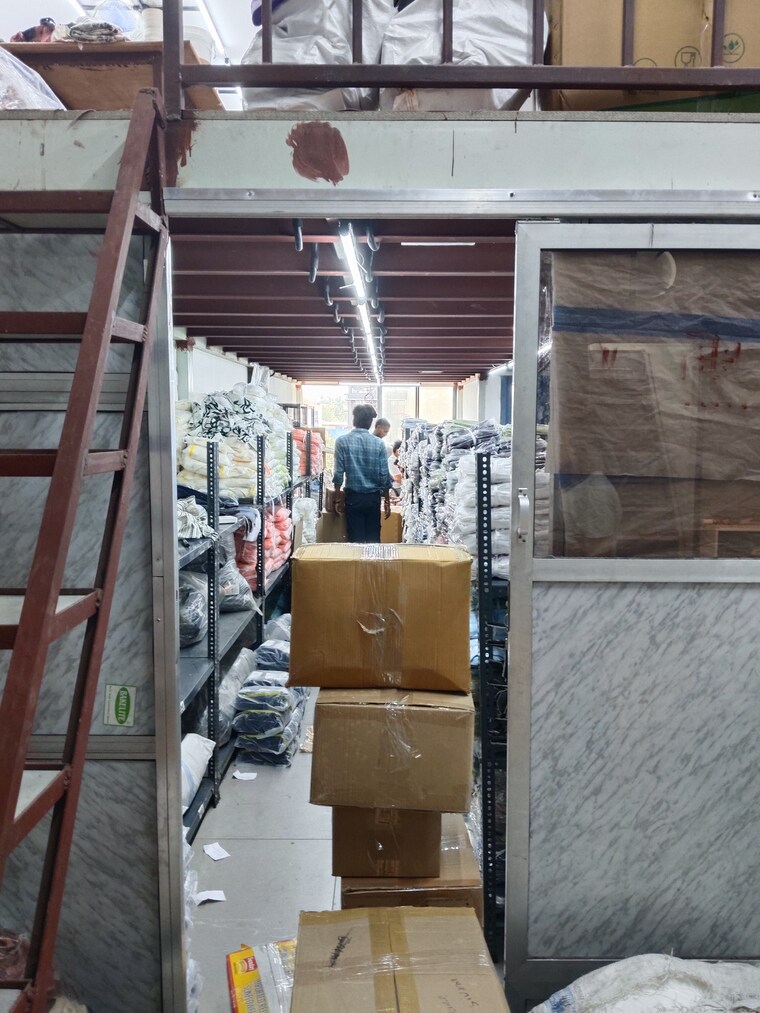 Balcony, jogeshwari east Commercial Warehouse 539 Sq.Yd. In Jogeshwari East Mumbai 9163735