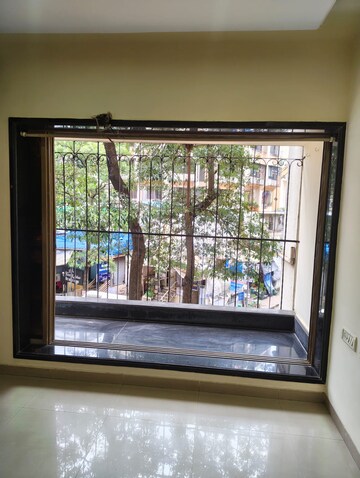 Room in 3 BHK Apartment at Dhruv Heights, Malad East – for Rent