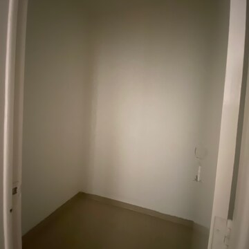 Room in 2 BHK Apartment at Montvert Finesse Apartment, Link Road – for Sale