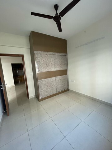 Room in 3 BHK Apartment at Pramuk MM Meridian, Jayanagar – for Rent