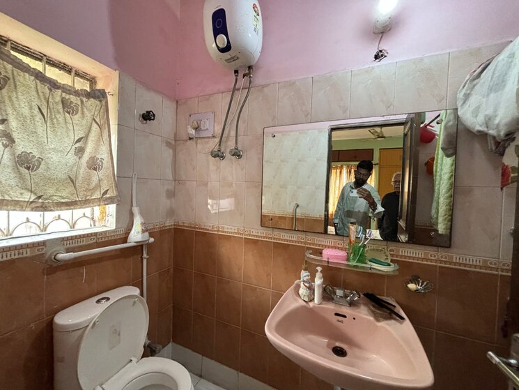 Bathroom, parnasree pally 5 Bedroom 2880 Sq.Ft. Independent House In Parnasree Pally Kolkata 9163791