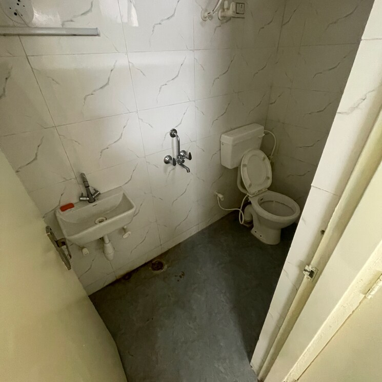 Bathroom, trehan-delight-residence 2 Bedroom 712 Sq.Ft. Apartment In Sector 65 Bhiwadi 9163804