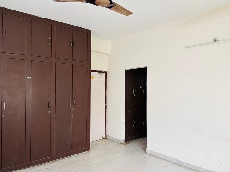Room, madhapur 3 Bedroom 2200 Sq.Ft. Builder Floor In Madhapur Hyderabad 9163816