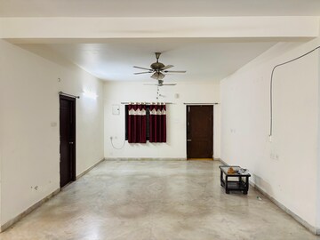 Room in 3 BHK Builder Floor at Madhapur – for Rent