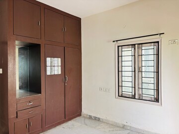 Room in 3 BHK Builder Floor at Madhapur – for Rent