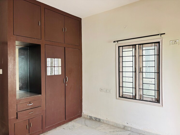 Room, madhapur 3 Bedroom 2200 Sq.Ft. Builder Floor In Madhapur Hyderabad 9163816