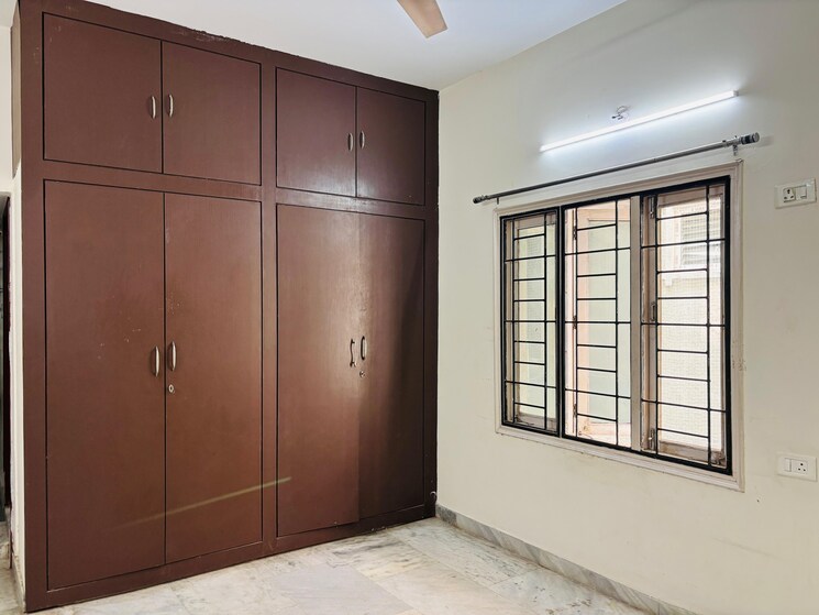 Room, madhapur 3 Bedroom 2200 Sq.Ft. Builder Floor In Madhapur Hyderabad 9163816